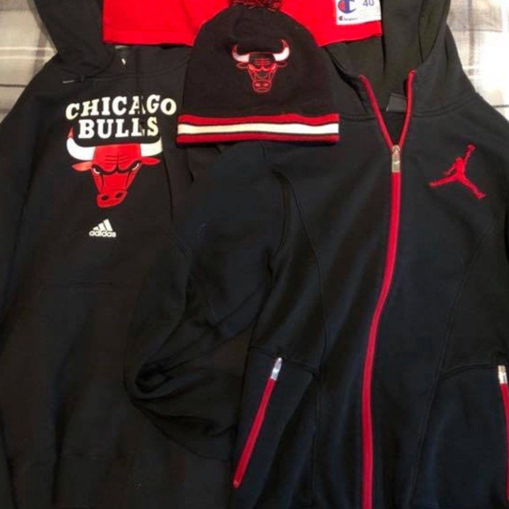 Bulls sweatshirts